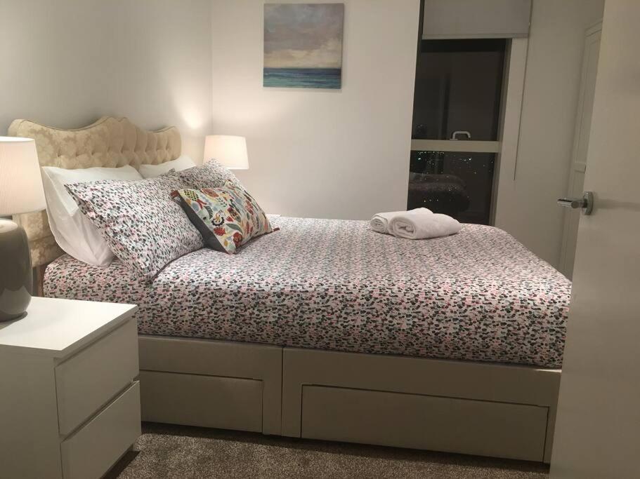 Grand Serviced Apartment***** Croydon Esterno foto