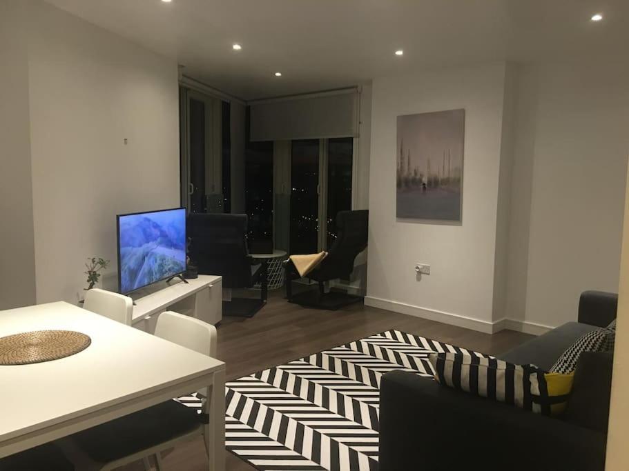 Grand Serviced Apartment***** Croydon Esterno foto